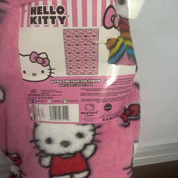 Hello kitty blanket - Picture 2 of 3